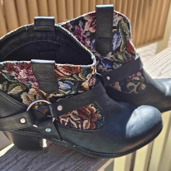 Floral Western Bootie - Picture 8 of 9